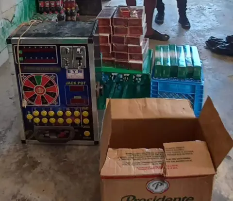 Policía Nacional y Ministerio Público ocupan contrabando de cigarrillos en dos colmados