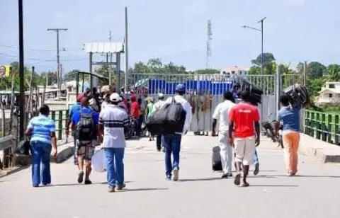 Le dan cinco días a los Haitíano indocumentados para salir 😱 se rego el director distrital 🔥