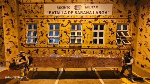 CESFronT Y EL EJÉRCITO INCAUTAN 294,000 UNIDADES DE CIGARRILLOS QUE TRANSPORTABAN EN CAMIONETA.