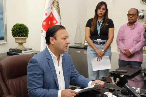 Abel: En Santiago hay 40 vallas que representan peligro