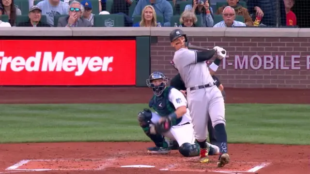 Judge la bota dos veces, se roba HR para guiar a Yankees en Seattle