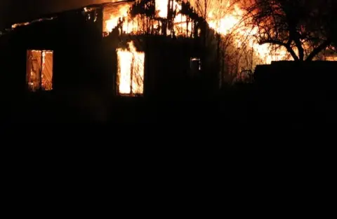 Incendio consume tres viviendas en Dajabón