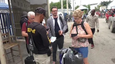 Misioneros de Estados Unidos abandonan Haití; Catalogan situación como “El Infierno”