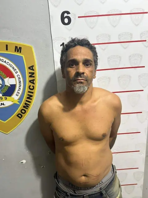 Policía captura en Tamboril a hombre acusado de golpear brutalmente a mujer de 74 años en Moca.