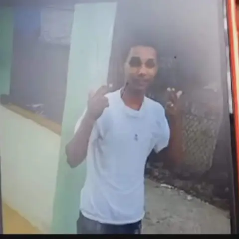 Matan de tres disparos a un joven de 17 años en medio de un atraco