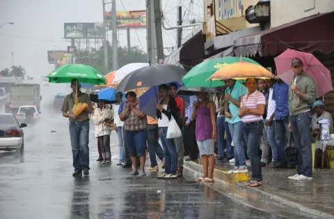 Continuarán las lluvias por sistema frontal al norte del país para este jueves; Mantienen alertas