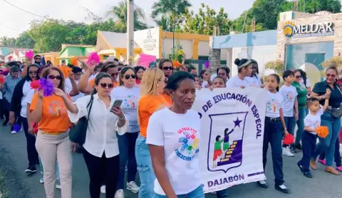Escuela de educación especial celebra 41 años con caminata