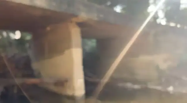Moradores de Sabana Larga en alerta por condiciones críticas del único puente de acceso