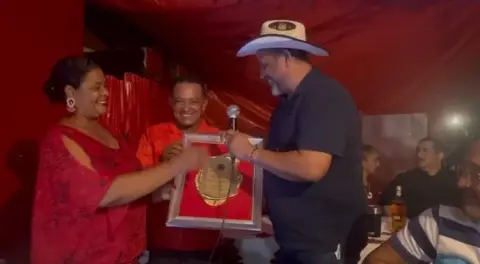 reconoce al alcalde Santiago Riverón Arias por su invaluable apoyo*
