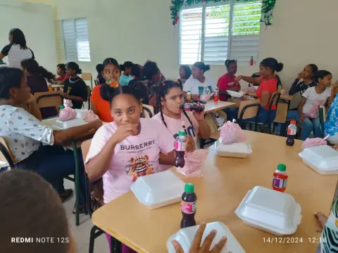 Centro de Desarrollo Vida Plenitud celebra emotiva cena navideña con más de 130 niños en Dajabón