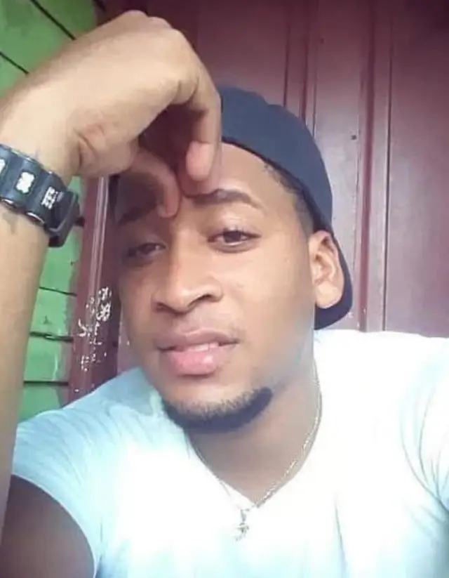 Un suceso tr4gico ha conmocionado a la comunidad de Higüey, provincia La Altagracia. Un joven ha sido encontrado colgado en la cancha municipal del sector San Francisco.