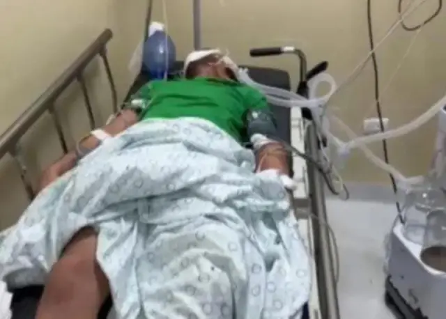 Hospitalizan recluso tras presunta competencia de consumo de drogas en la cárcel.