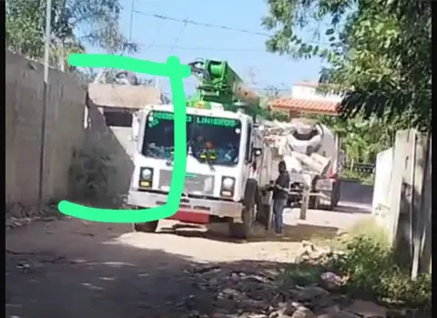 Moradores y Junta de Vecinos de Colinas Verde en Dajabón se oponen a construcción que afecta la entrada principal