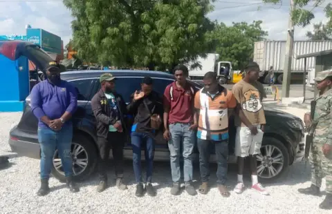Apresan haitiano que transportaba a 3 compatriotas indocumentados