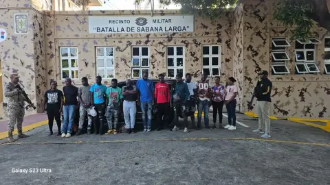 CESFRONT retiene jeepeta con 16 haitianos en estatus migratorio irregular en Dajabón.