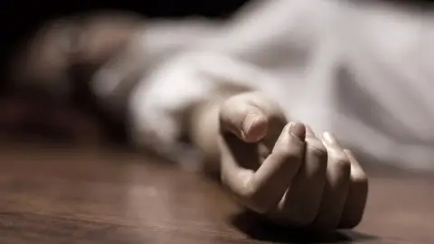 Hombre le quita la vida a su pareja y provoca herida a su hijastro en SDE