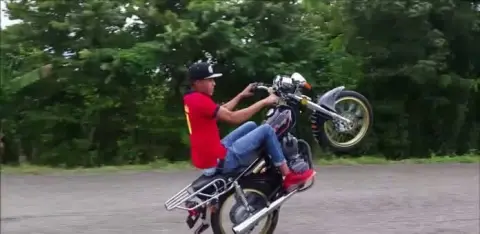 Niño en cuidado intensivo por motorista que transitaba calibrando