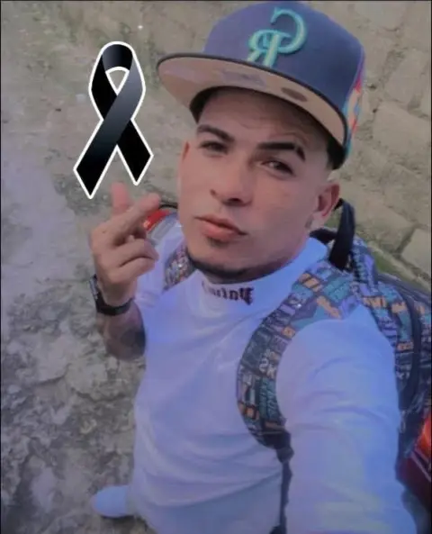 Se estaba montando en su Yipeta y pasaron en un vehículo y pam pam