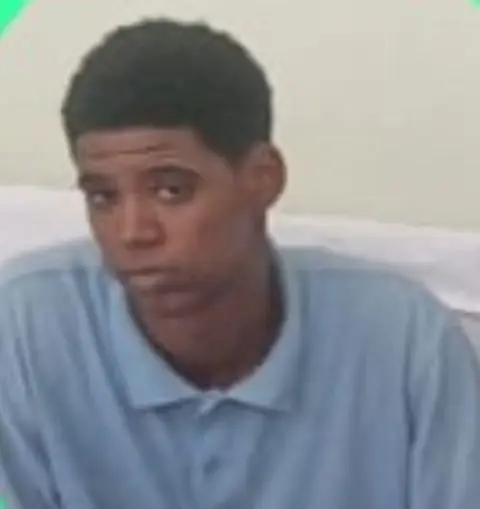 UN ADOLESCENTE PIERDE LA VIDA , AL TRATAR DE SALVAR A SU HERMANO . .