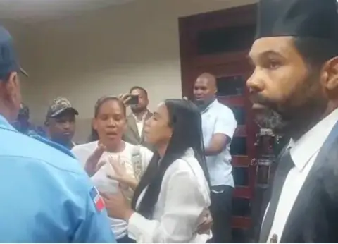 Enfrentamiento entre viuda y juezas provoca receso en juicio por asesinato de regidor