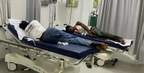 Ingresan dos Haitianos por intoxicación en Hospital de Manzanillo