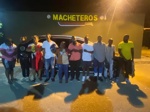 MILITARES INTERCEPTAN DOS VEHÍCULOS CON NACIONALES HAITIANOS INDOCUMENTADOS