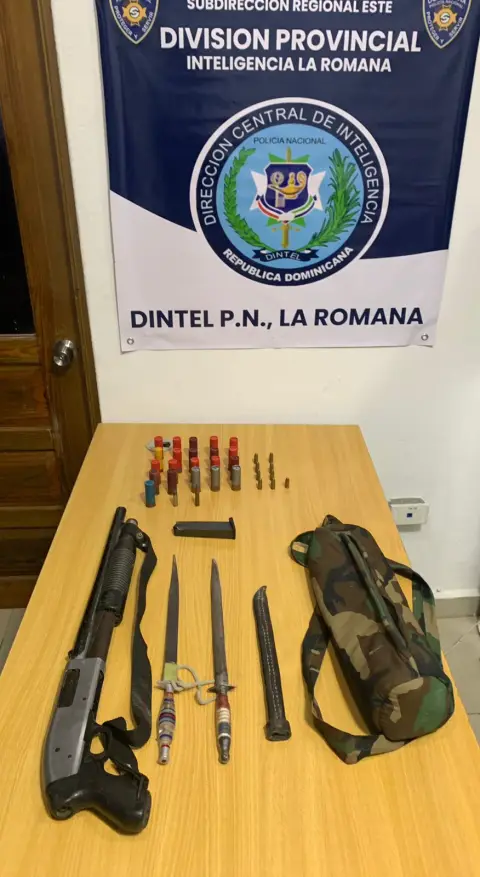 Autoridades incautan armas y municiones en allanamientos dos detenidos