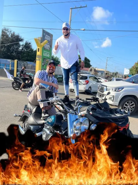 En Montecristi prenden fuego a vehículo propiedad del joven Pablo Acosta