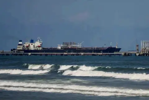 EU confisca buque petrolero frente a las costas de Venezuela