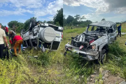 Siete heridos al caer jeep al vacío