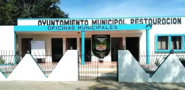 Roban arma de fuego, dinero en efectivo y equipos de vigilancia en el Ayuntamiento de Restauración