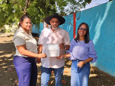 Alcaldía de Dajabón entrega RD$200,000 al Comité de Fiestas Patronales